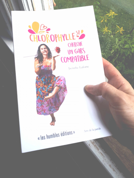 Livre Chlorophylle38 cherche un gars compatible dans une main